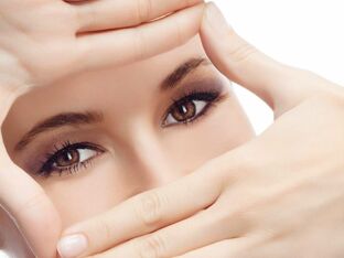Cienka skóra wokół oczu wymaga szczególnej delikatnej pielęgnacji